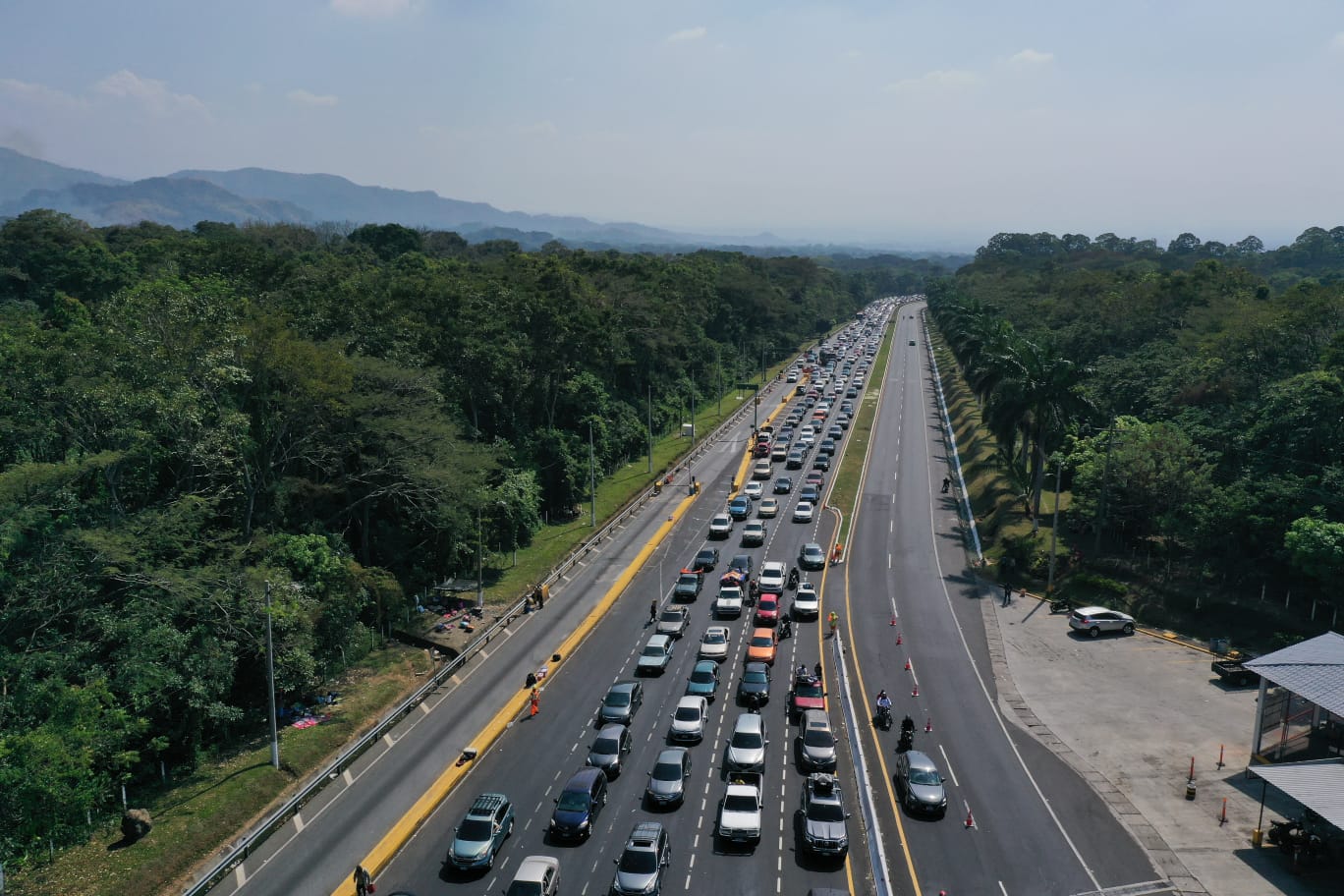 Más de 60 mil vehículos transitan por peaje Palín-Escuintla durante Año Nuevo 2022 (se espera retorno masivo)