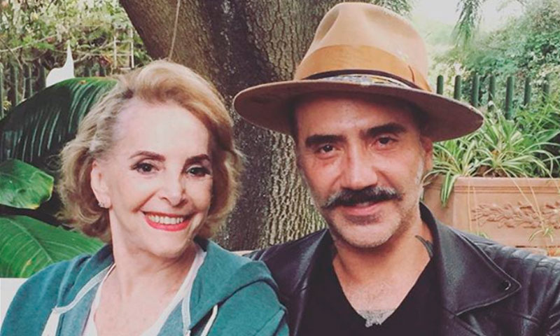 Alejandro Fernández y doña “Cuquita” recordaron a “Chente” en Año Nuevo con una emotiva canción