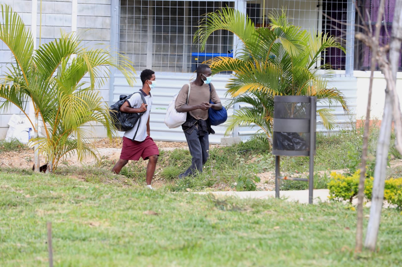 “Déjennos continuar”, cientos de migrantes cruzan frontera con Honduras