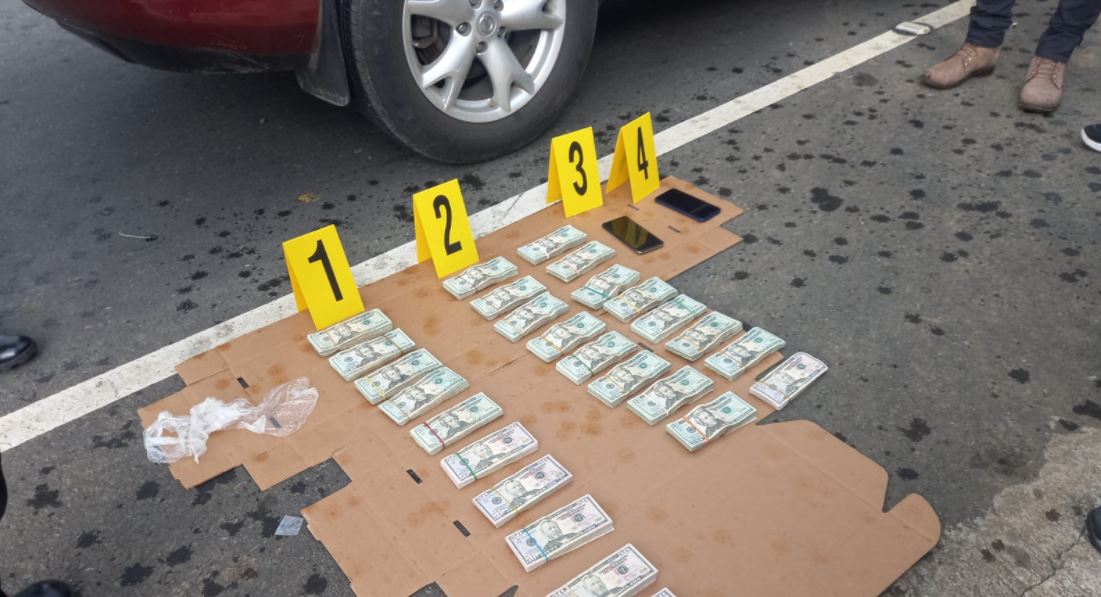 Mexicano transportaba US$70 mil en un automóvil: así intentó esconderlo