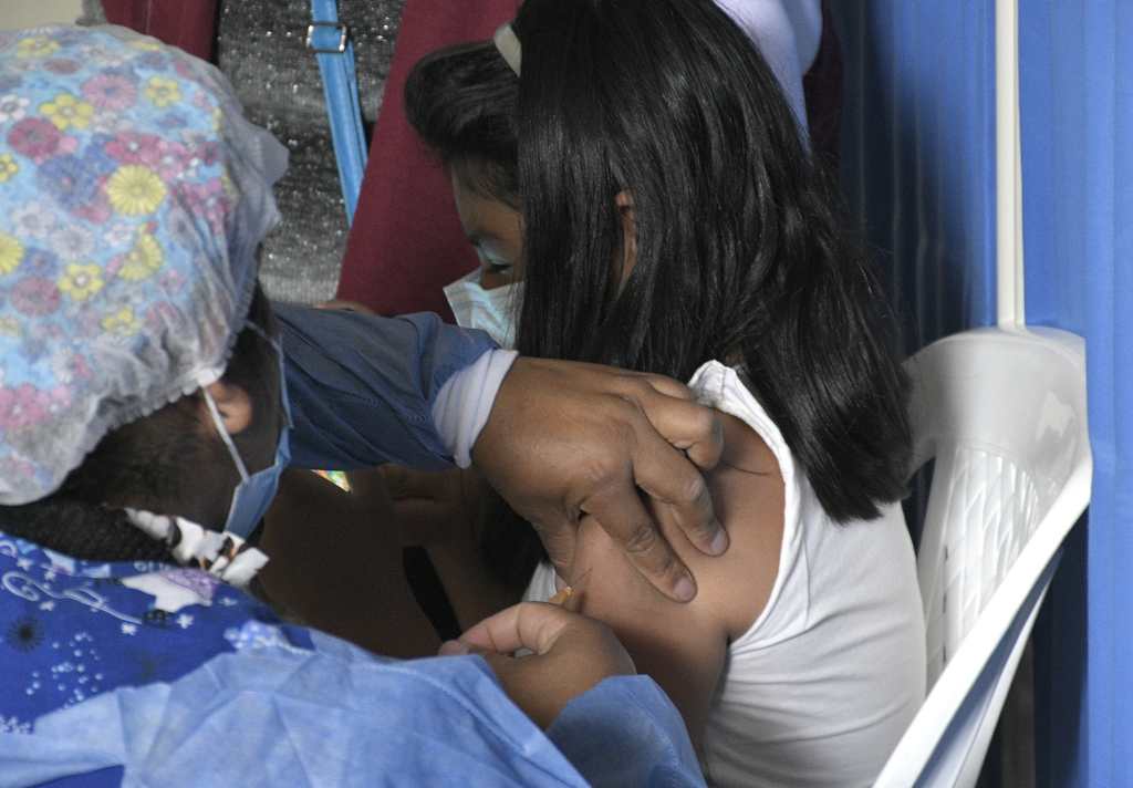 Salud afirma que vacunas contra el coronavirus para niños de 6 a 12 años ya están en proceso de negociación