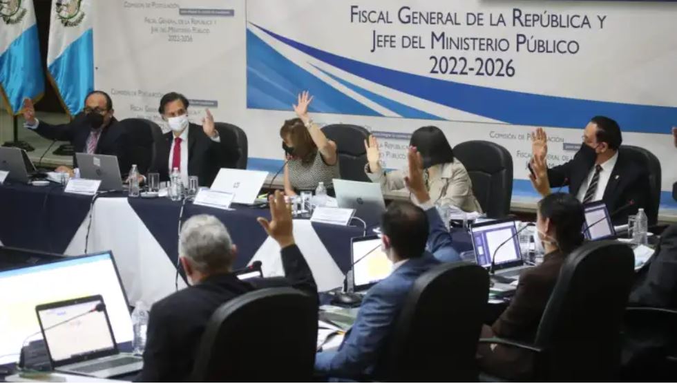 La CC ordena, tácitamente, que Consuelo Porras sea incluida en nómina final para fiscal general