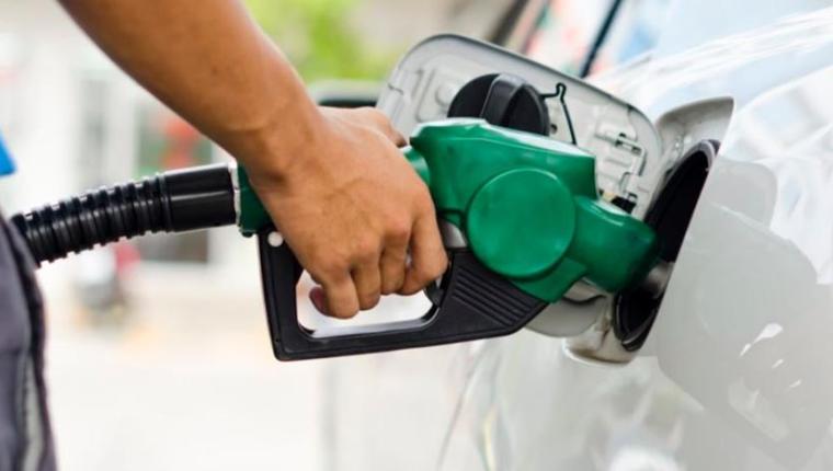 Giammattei dice que los precios del combustible y propano podrían disminuir a partir de mayo