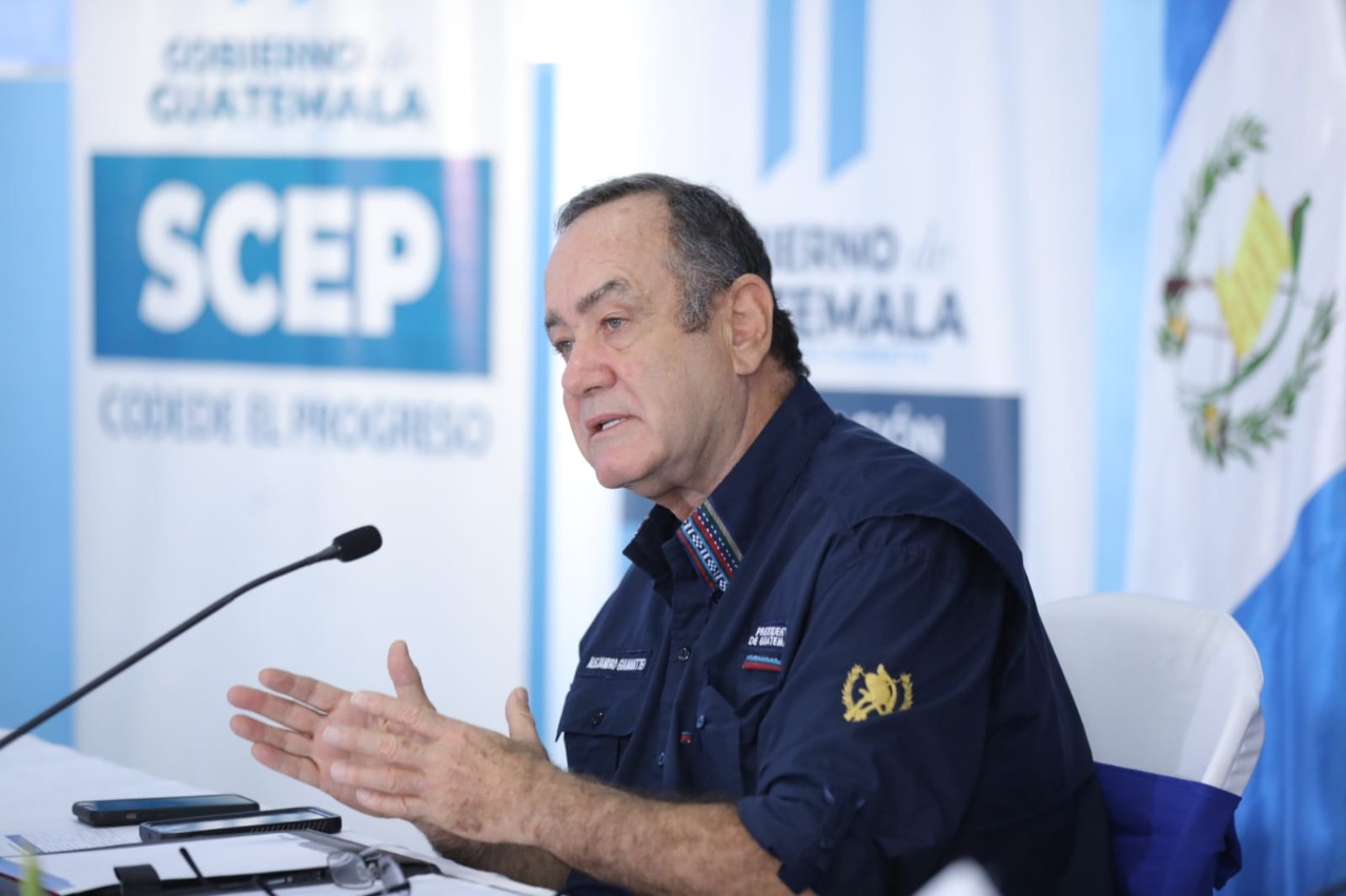 “Hay 5 millones de guatemaltecos que se resisten a ser vacunados”: Giammattei dice que estas personas son una amenaza