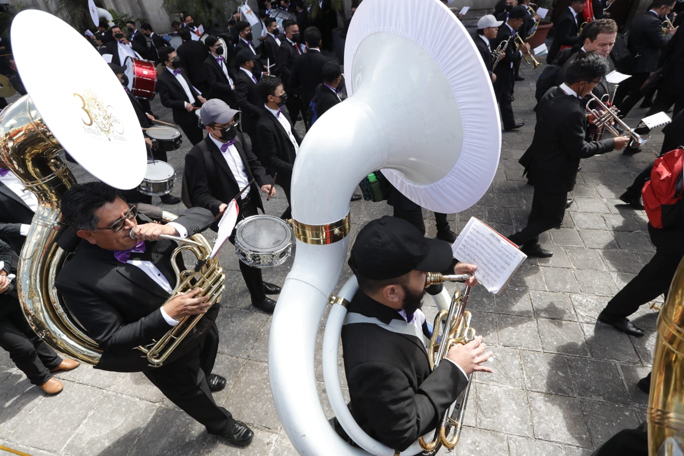 Procesión de Jesús de la Merced es acompañada por más de 300 músicos