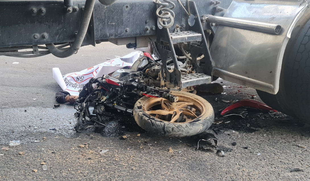 Choque entre moto y camión deja dos personas muertas en Villa Nueva