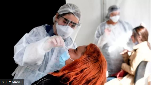 El fenómeno que te hace padecer los síntomas del coronavirus aunque no la tengas cuando te haces una PCR
