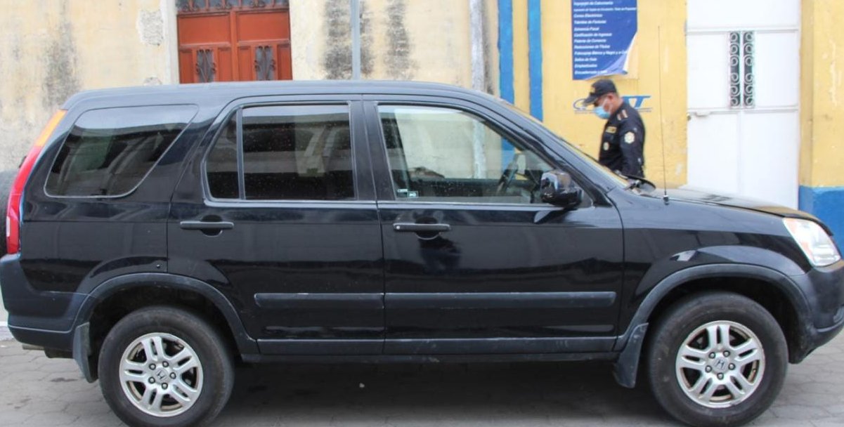 Vendía carro en redes sociales que había comprado con un cheque sin fondos