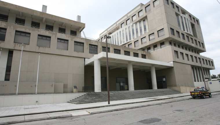 Renuncian al MP otros dos exfiscales de Feci y uno de ellos sale del país tras denunciar persecución