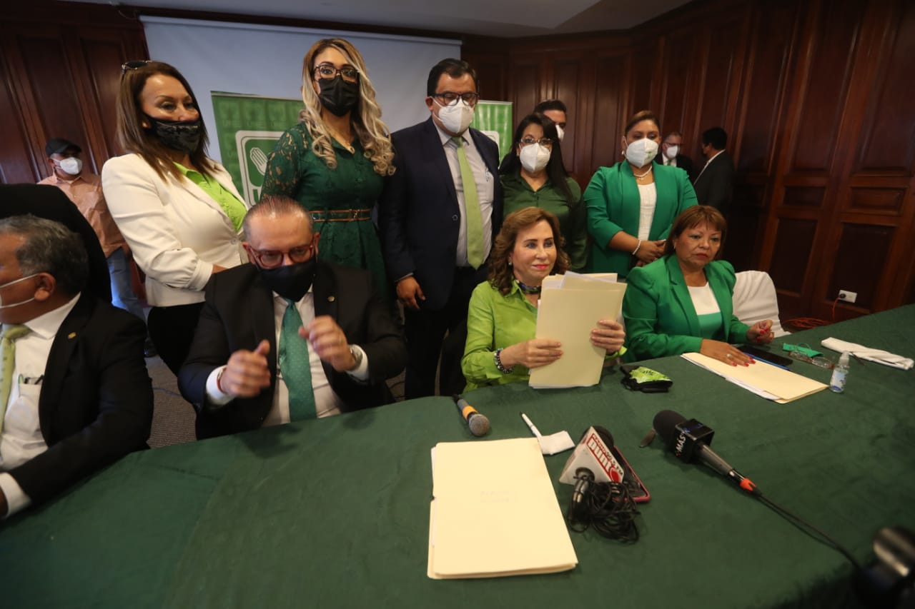 Diputados de oposición señalan negociaciones entre Sandra Torres y oficialismo para aprobación de Q3 mil millones para el CIV