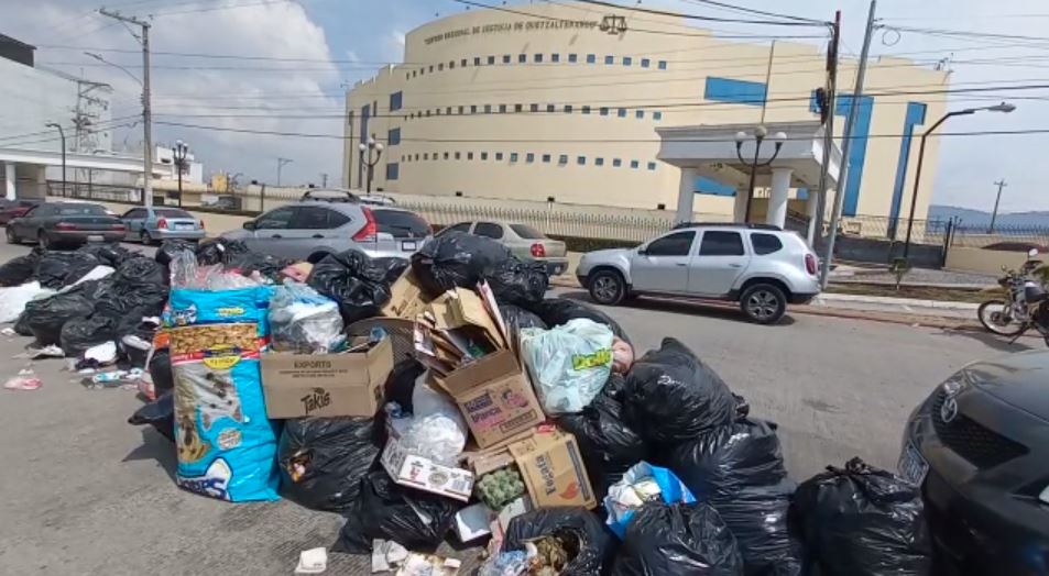 Crece la tensión en Xela: acuerdan uso de la fuerza pública para garantizar el paso de camiones recolectores de basura
