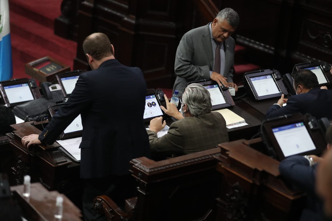 Alianza oficialista aprueba ley que penaliza el aborto, regula la educación sexual y rechaza la diversidad de género
