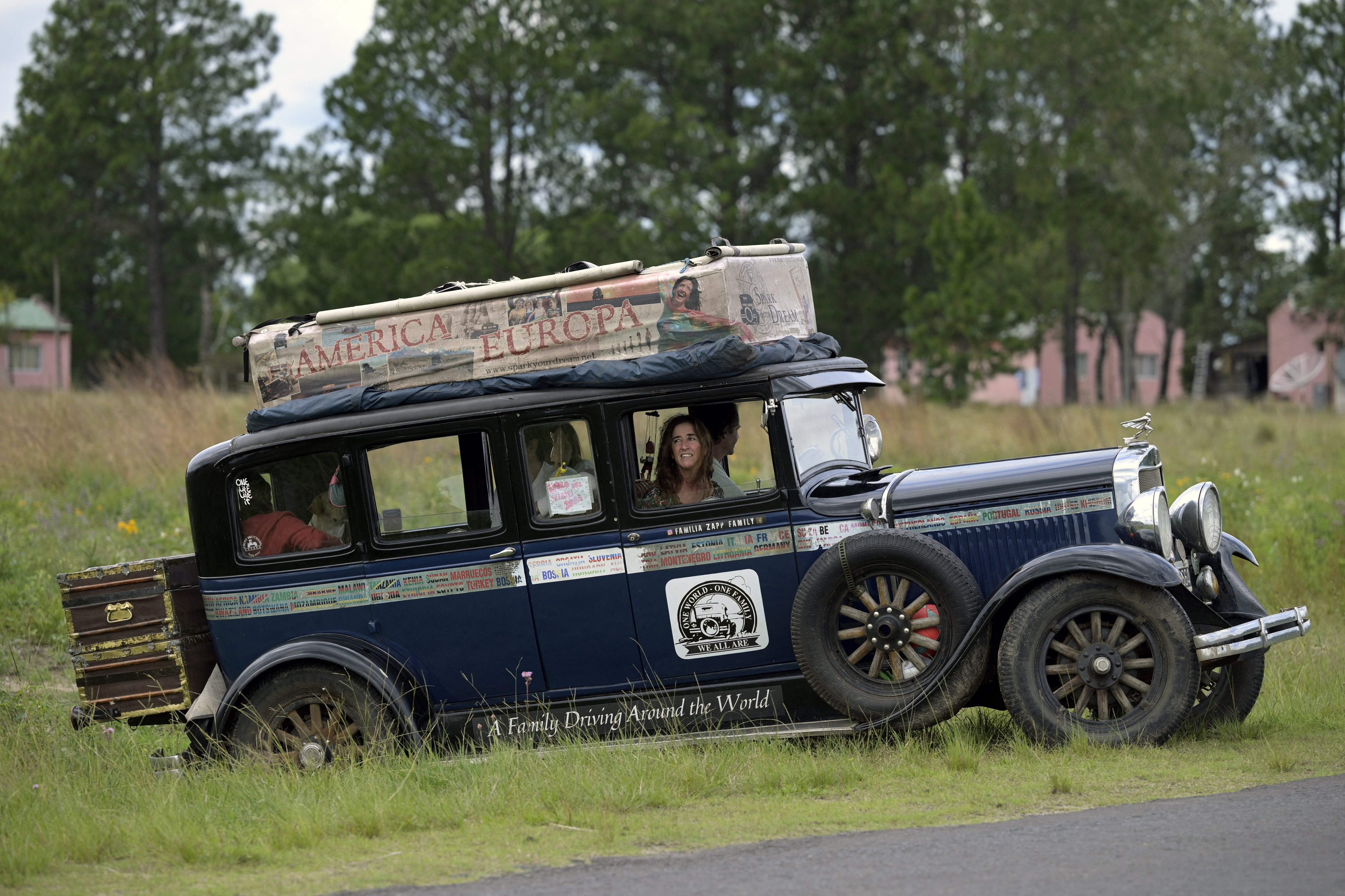 Familia argentina conoció 102 países durante 22 años en un auto de 1928