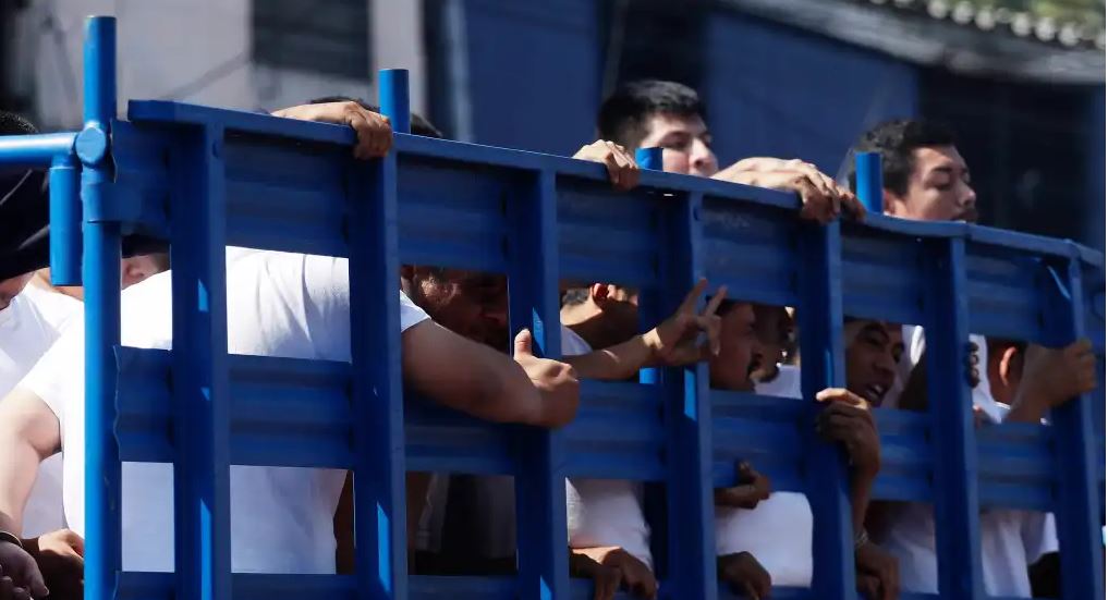 “Cárcel o muerte”: la advertencia de Bukele a padres, jóvenes y adolescentes sobre formar parte de las pandillas en El Salvador