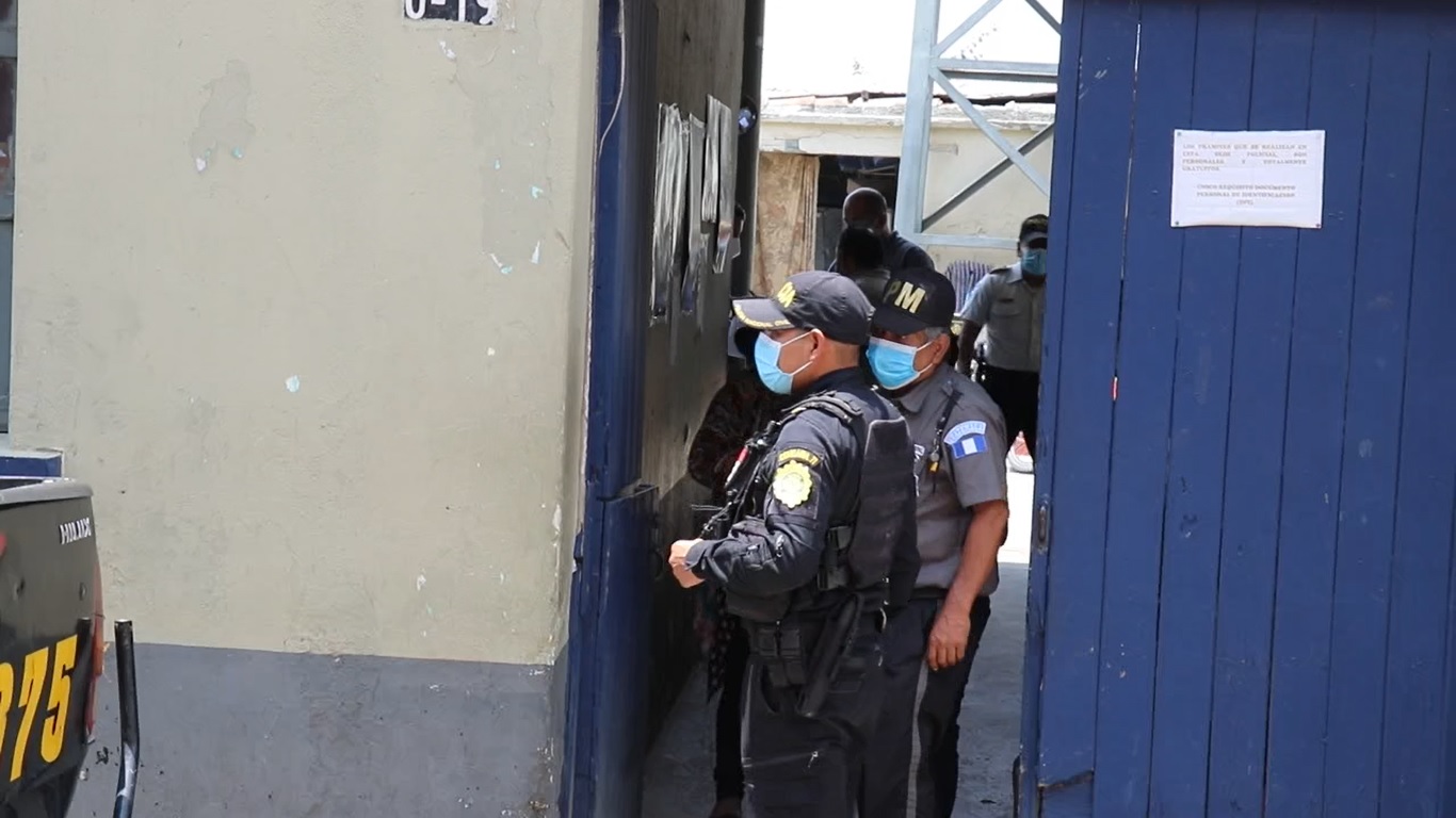 El polémico caso de un agente de policía municipal señalado de ser secuestrador de una persona por la que pagaron rescate de Q150 mil