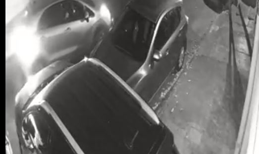 En imágenes: captan el momento en que sujetos se roban una camioneta en pocos minutos