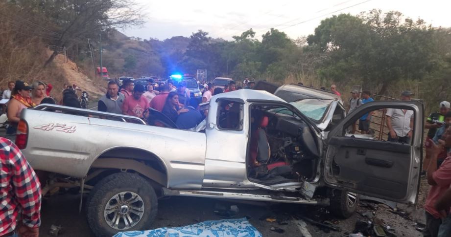 Cinco personas muertas y una decena de heridos deja fuerte accidente en Chiquimula