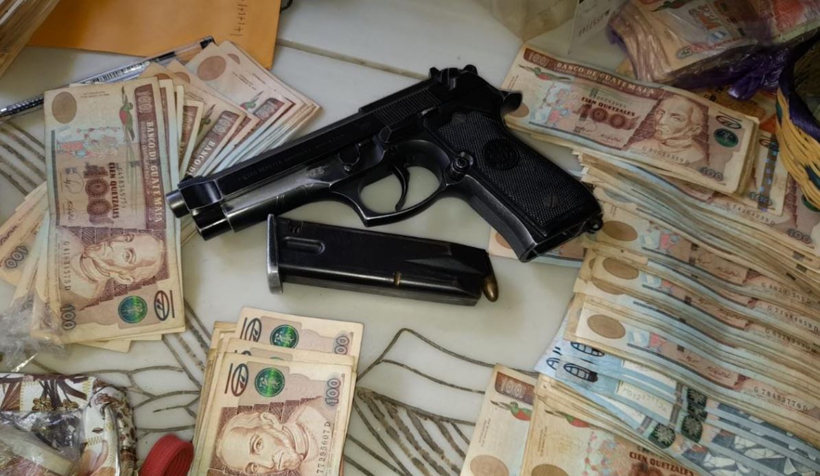 Imágenes: lo que tenía una sexagenaria capturada en su vivienda durante un allanamiento en Jutiapa