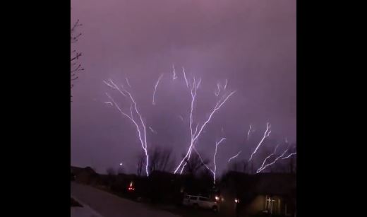 Video: misteriosos rayos sorprenden a una comunidad durante una tormenta y esto explican los expertos