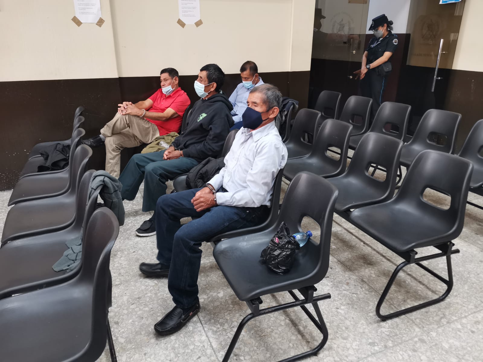 Edwin Ramírez, juez suplente de Mayor Riesgo “D”, reduce ingreso a las audiencias y advierte a periodistas