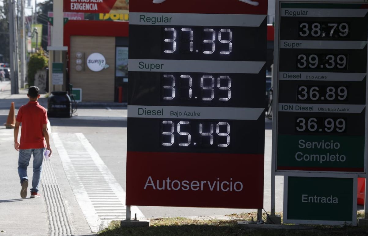 Estos son los precios de referencia de los combustibles en Guatemala y las gasolineras que los tienen más baratos en la capital y Mixco