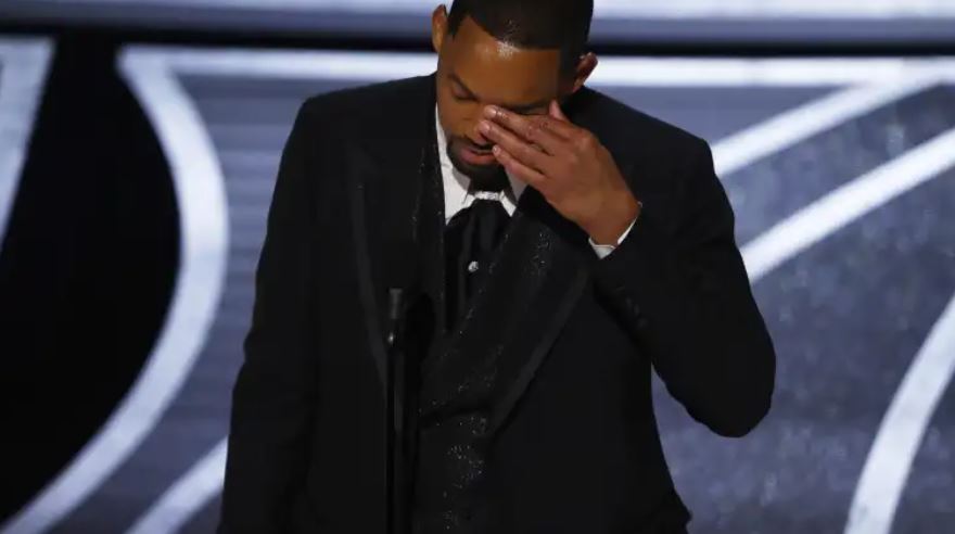 Los Óscar condenan la bofetada: ¿Puede la Academia expulsar a Will Smith por agredir a Chris Rock?