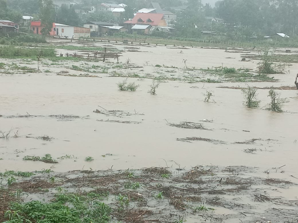 Desborde de río provoca inundación en viviendas de San Juan Chamelco, Alta Verapaz
