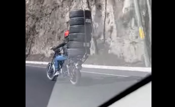Motorista con carga en Ciudad San Cristóbal.