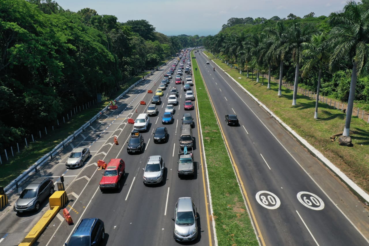 Imágenes muestran cómo ha sido el masivo retorno de vacacionistas en la autopista Palín-Escuintla
