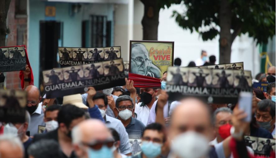 En imágenes: así transcurrió la marcha para conmemorar los 24 años del asesinato de monseñor Gerardi