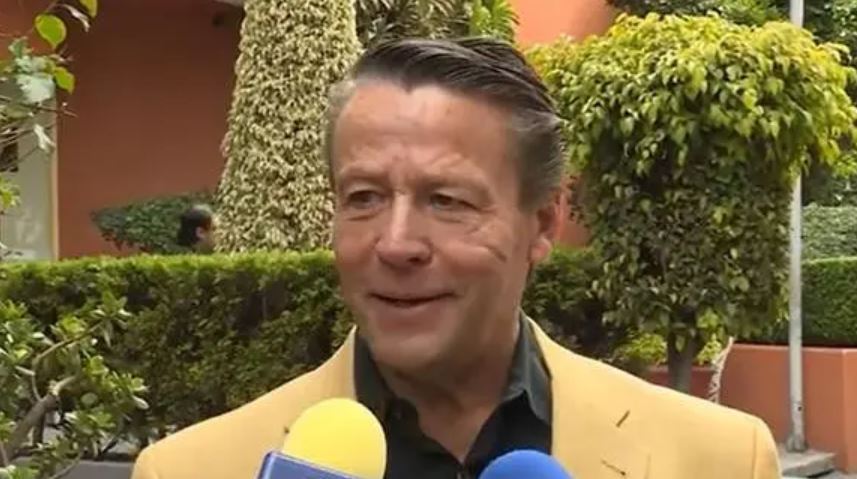Alfredo Adame protagoniza nueva pelea y termina en el suelo