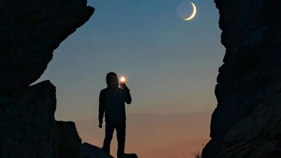 Qué es la “luna negra” y por qué nos permitirá observar mejor el cielo este sábado
