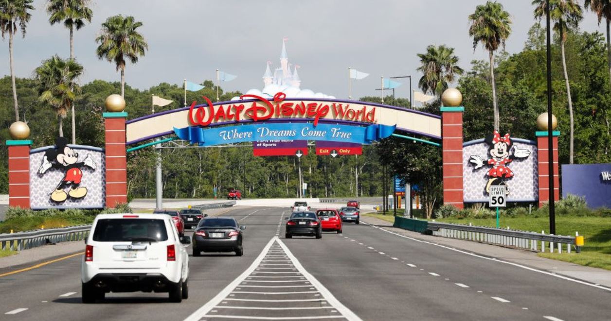 Cómo Disney logró tener su propio “gobierno” en Florida (y por qué los republicanos quieren acabar con él)