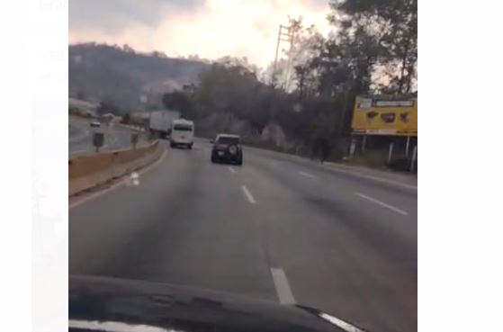 Zigzagueando y sin placas: captan a camión que viaja a gran velocidad en ruta al Atlántico