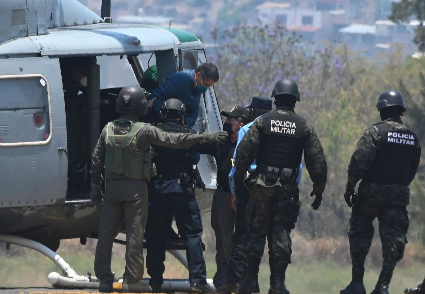 Comienza extradición de expresidente hondureño Juan Orlando Hernández a Estados Unidos