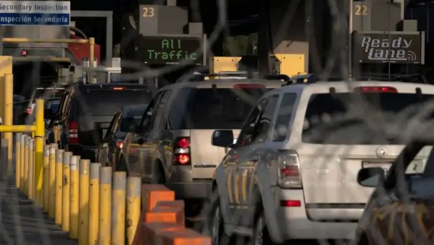 Qué son los “autos chocolate”, el enorme mercado fronterizo de contrabando con EE.UU. que México quiere regularizar