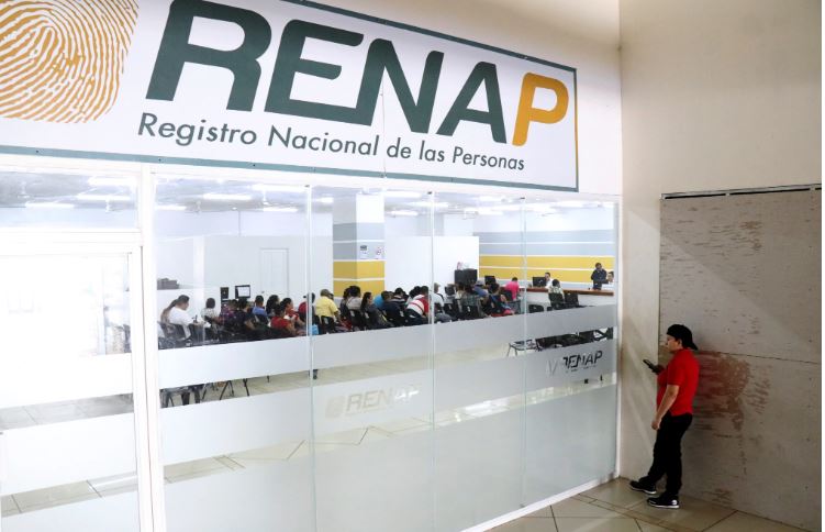 La “Noche de DPI”, el horario extendido del Renap para tramitar documentos, está de vuelta y estas serán las sedes habilitadas