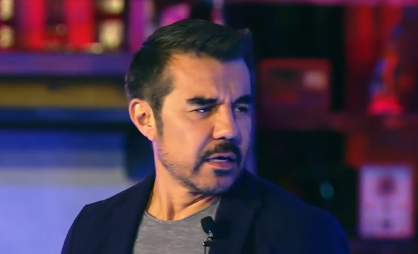 Adrián Uribe