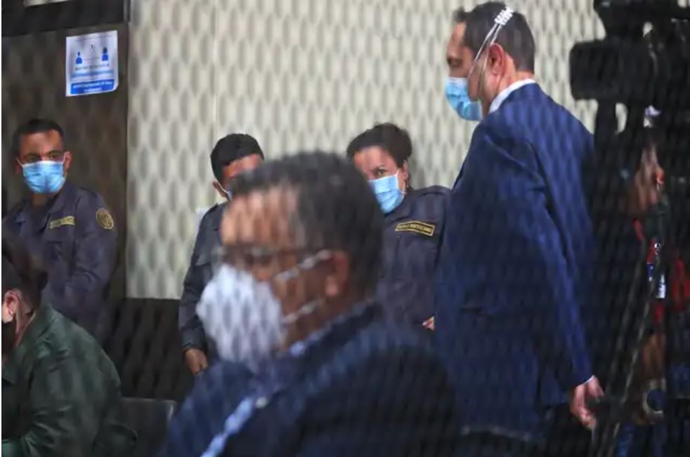 Juez otorga arresto domiciliario a Murphy Paiz y Estuardo Gálvez vinculados con el caso Comisiones Paralelas 2020