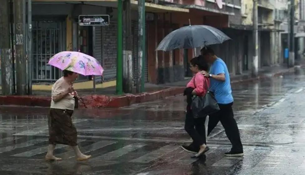 Insivumeh alerta por onda que podría provocar intensas lluvias en Guatemala y estos son los puntos vulnerables