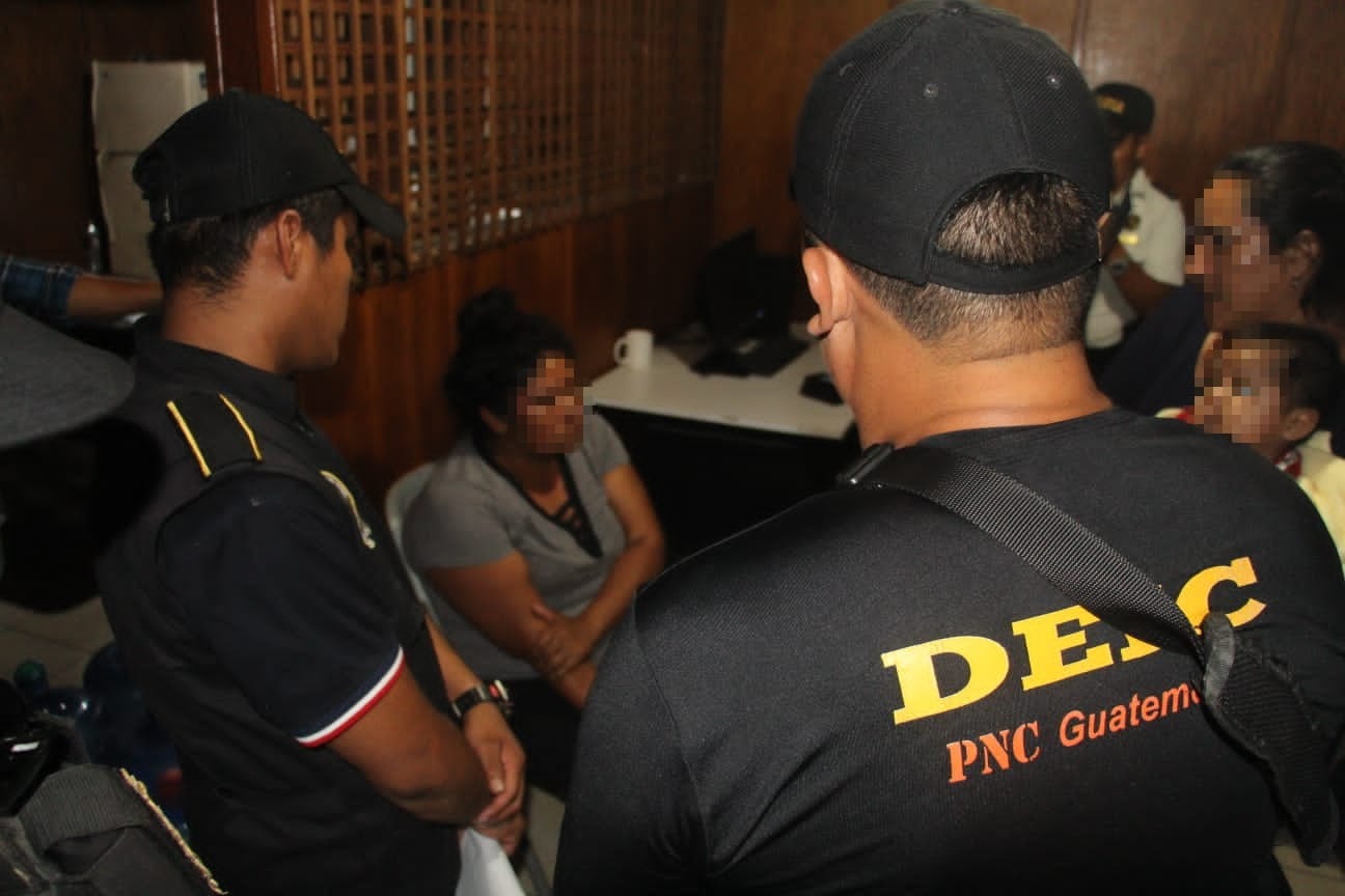 Localizan con vida a bebé que había desaparecido de una hamaca en Petén y capturan a mujer