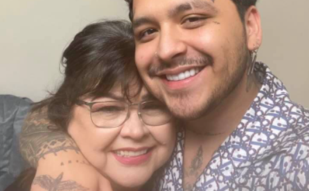 Foto de Christian Nodal y su abuela