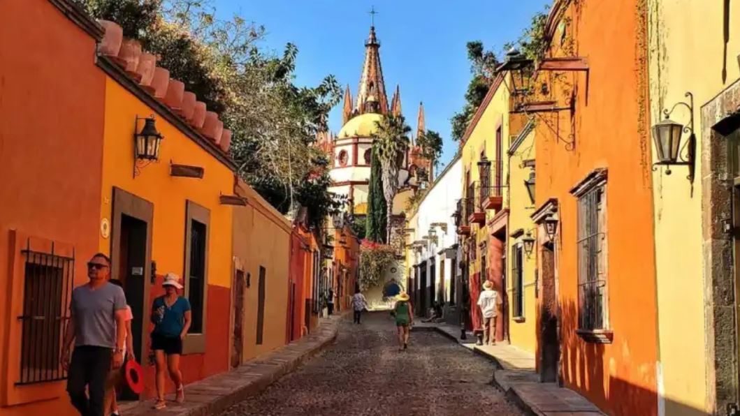 Por qué San Miguel de Allende es una “isla” en el estado con más asesinatos de México y cómo se convirtió en destino turístico mundial