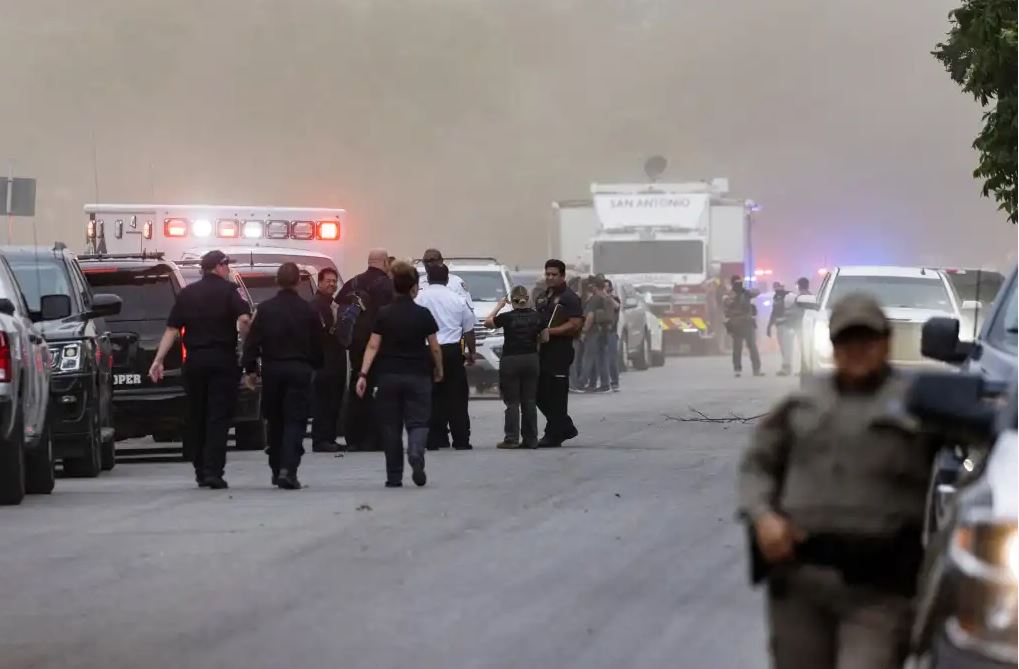 Consulado guatemalteco en McAllen pone a disposición números telefónicos tras matanza en escuela de Texas