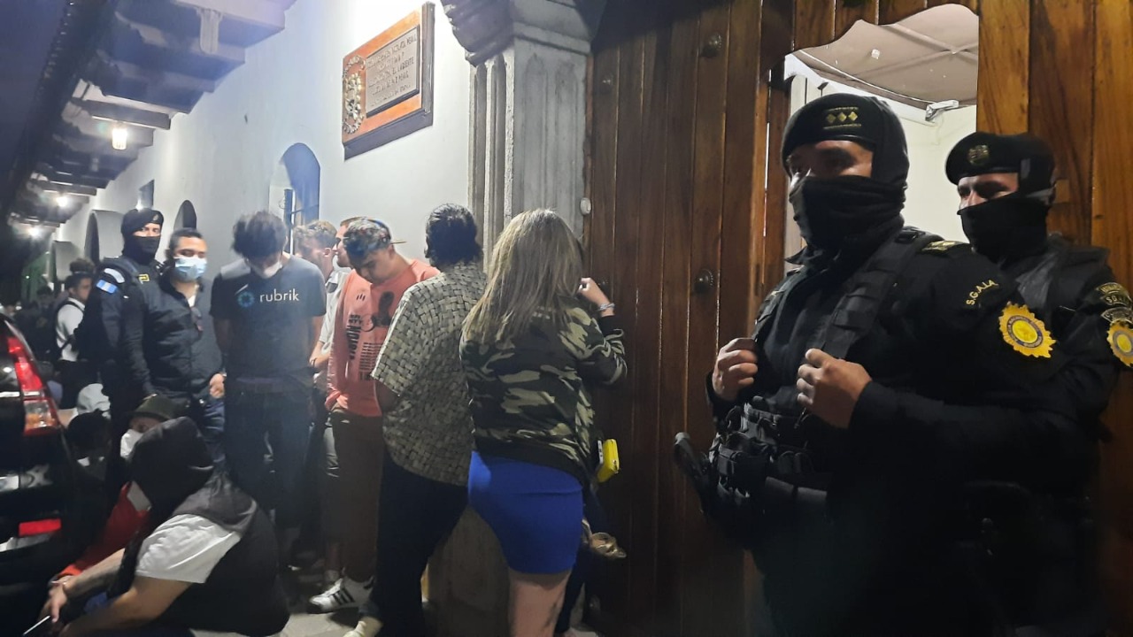60 personas fueron capturadas por violar Ley Seca en Antigua Guatemala