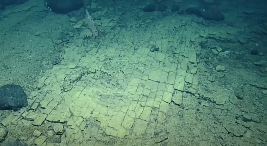 Baldosas amarillas en el Océano Pacífico