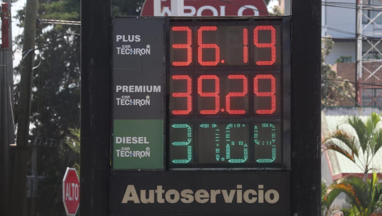 El galón de diésel supera el precio del de gasolina regular en nuevo aumento de los combustibles en Guatemala