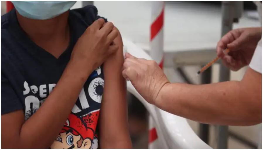 Salud dice que no importa si los niños no reciben la segunda dosis en el tiempo estipulado, aunque admite que baja la efectividad