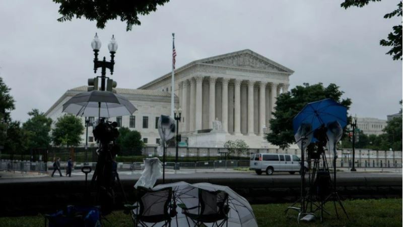 La Corte Suprema de EE.UU. amplía el derecho a llevar armas de fuego en la calle en una histórica decisión