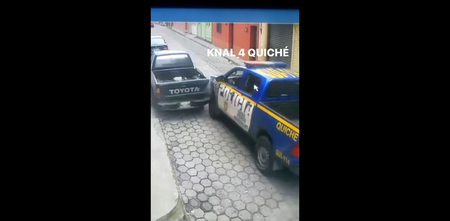 Video: autopatrulla de la PNC choca con picop estacionado y esto dicen las autoridades